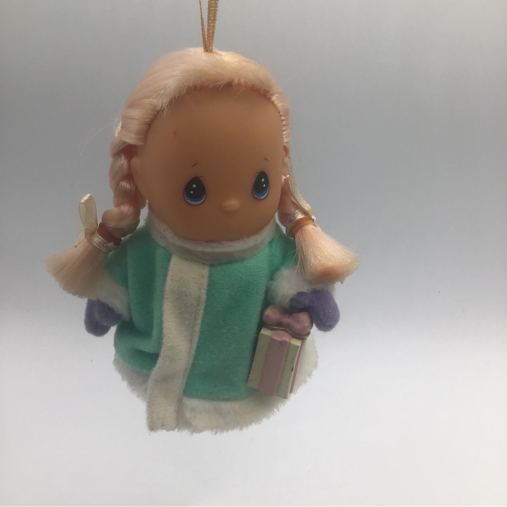 Vintage 2001 Enesco Precious Moments Girl W/Present Plush Doll X-Mas Ornament